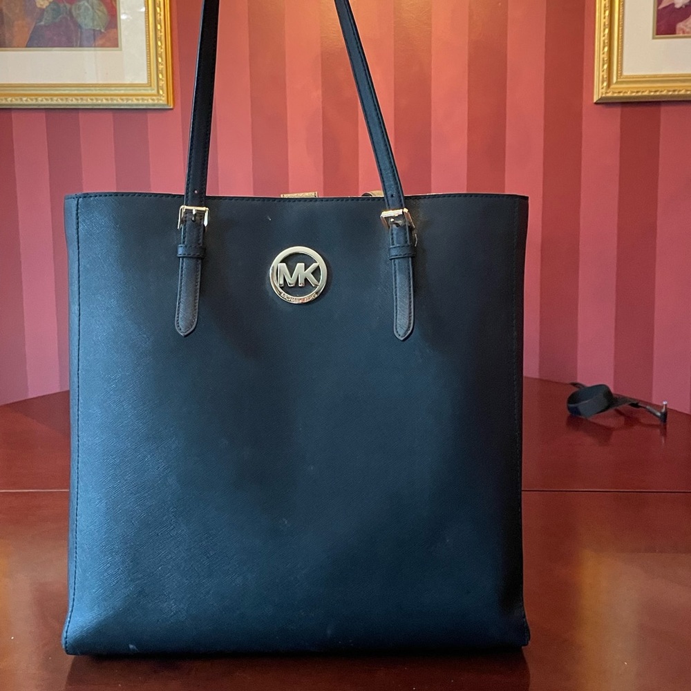 Michael Kors Black Jet Setter tote
